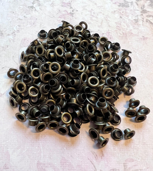 This image is of a pile of antique brass 3mm bead caps (etsy image id: 7763957542)