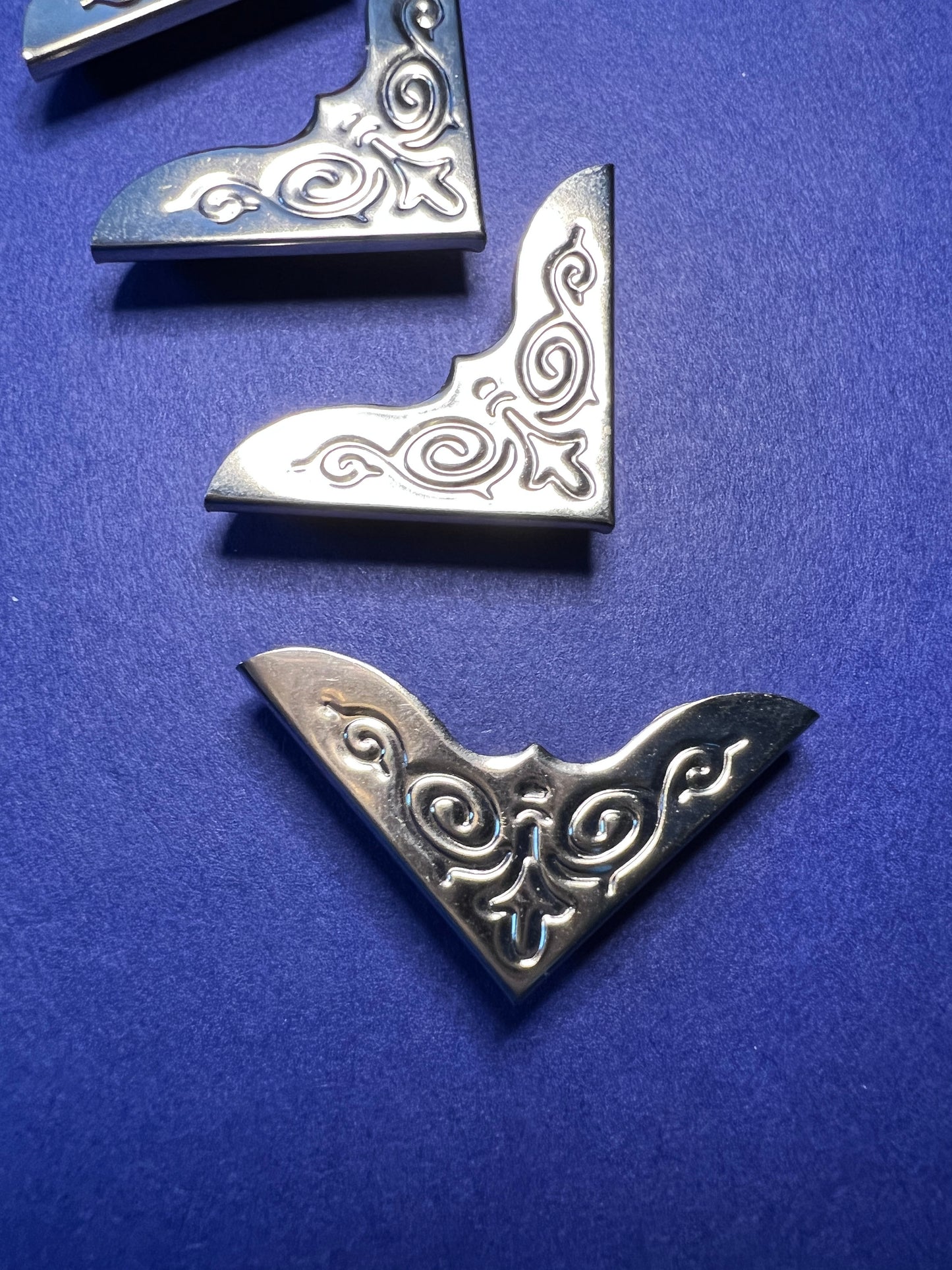 Silver Tone Book Corners: Metal Book Embellishments, Set of 4 (etsy image id: 4038930807)