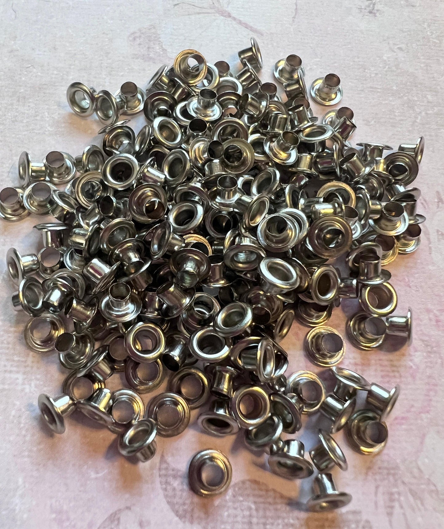 Image of a pile of silver tone 3mm bead caps (etsy image id: 7811905433)